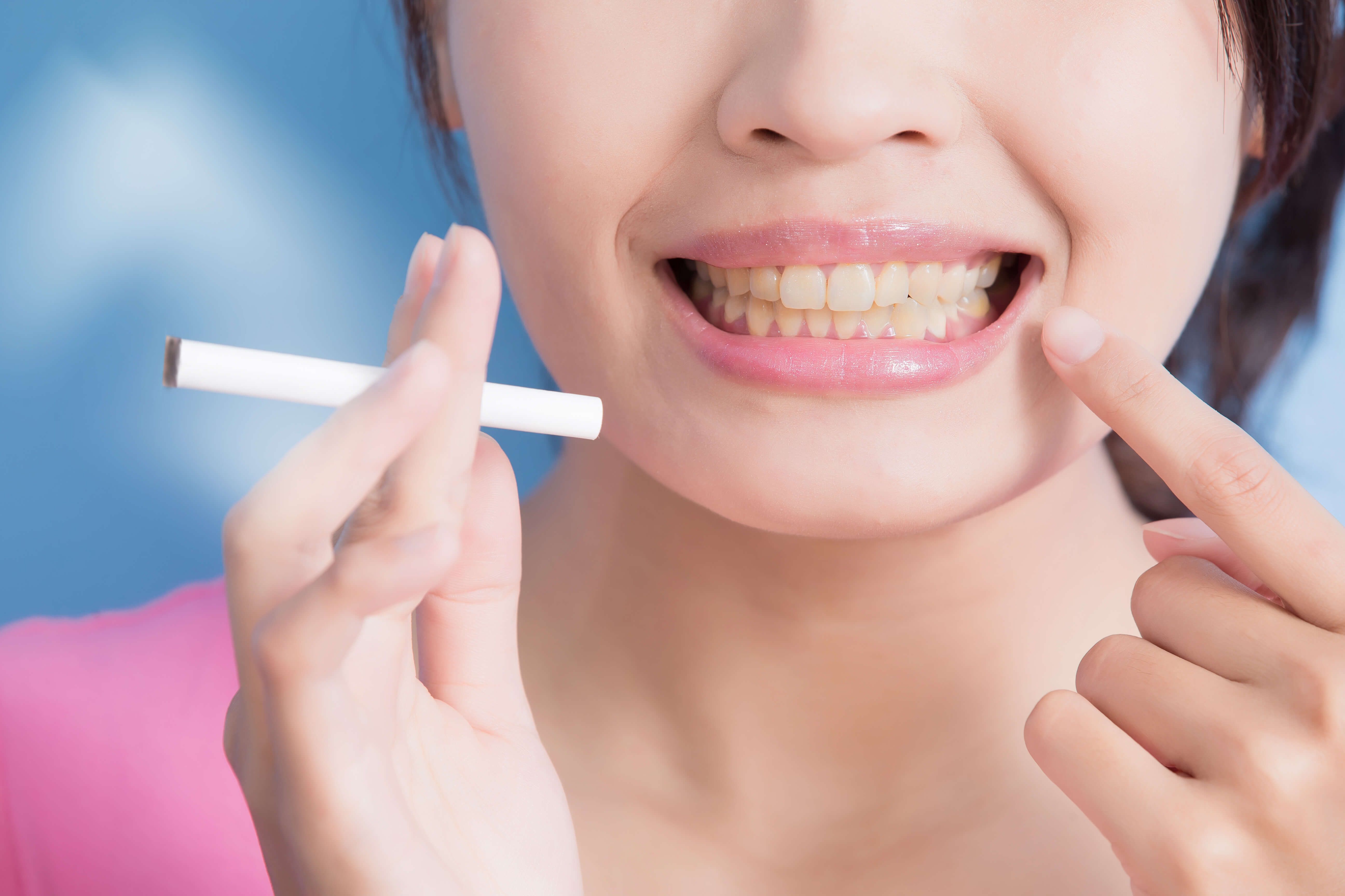 cómo quitar manchas de los dientes